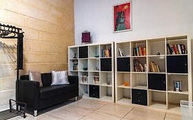 Traditional Maltese Styled 2Br Apartment With Large Maltese Balcony & Internal Yard - Located In The Heart Of Valletta - Maltese Capital City
