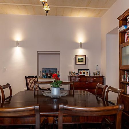 Traditional Maltese Styled 2Br Apartment With Large Maltese Balcony & Internal Yard - Located In The Heart Of Valletta - Maltese Capital City Esterno foto