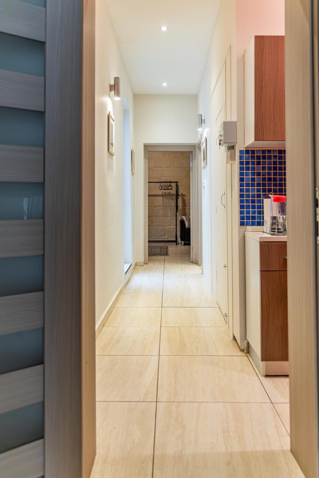Traditional Maltese Styled 2Br Apartment With Large Maltese Balcony & Internal Yard - Located In The Heart Of Valletta - Maltese Capital City Esterno foto