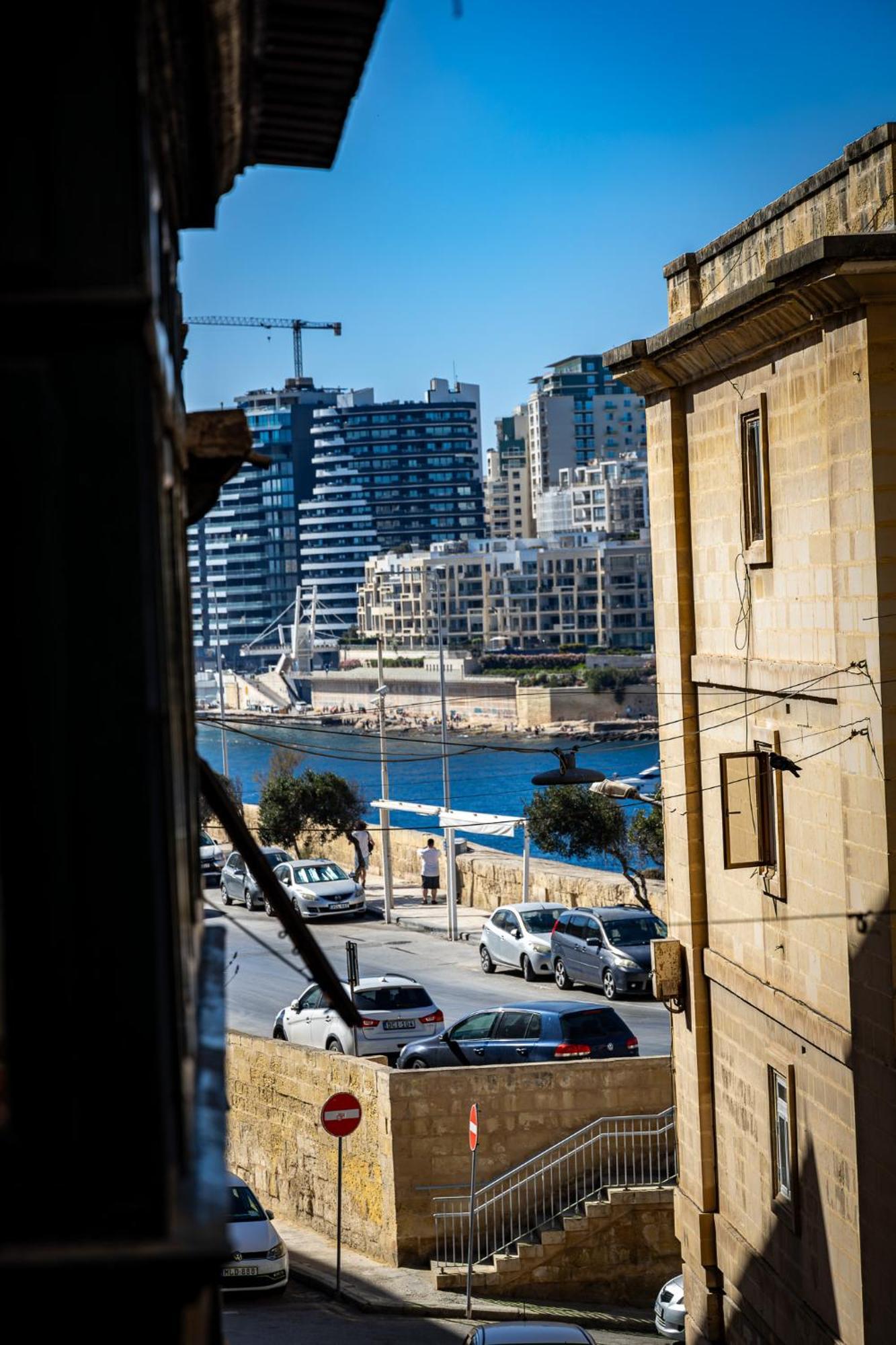 Traditional Maltese Styled 2Br Apartment With Large Maltese Balcony & Internal Yard - Located In The Heart Of Valletta - Maltese Capital City Esterno foto