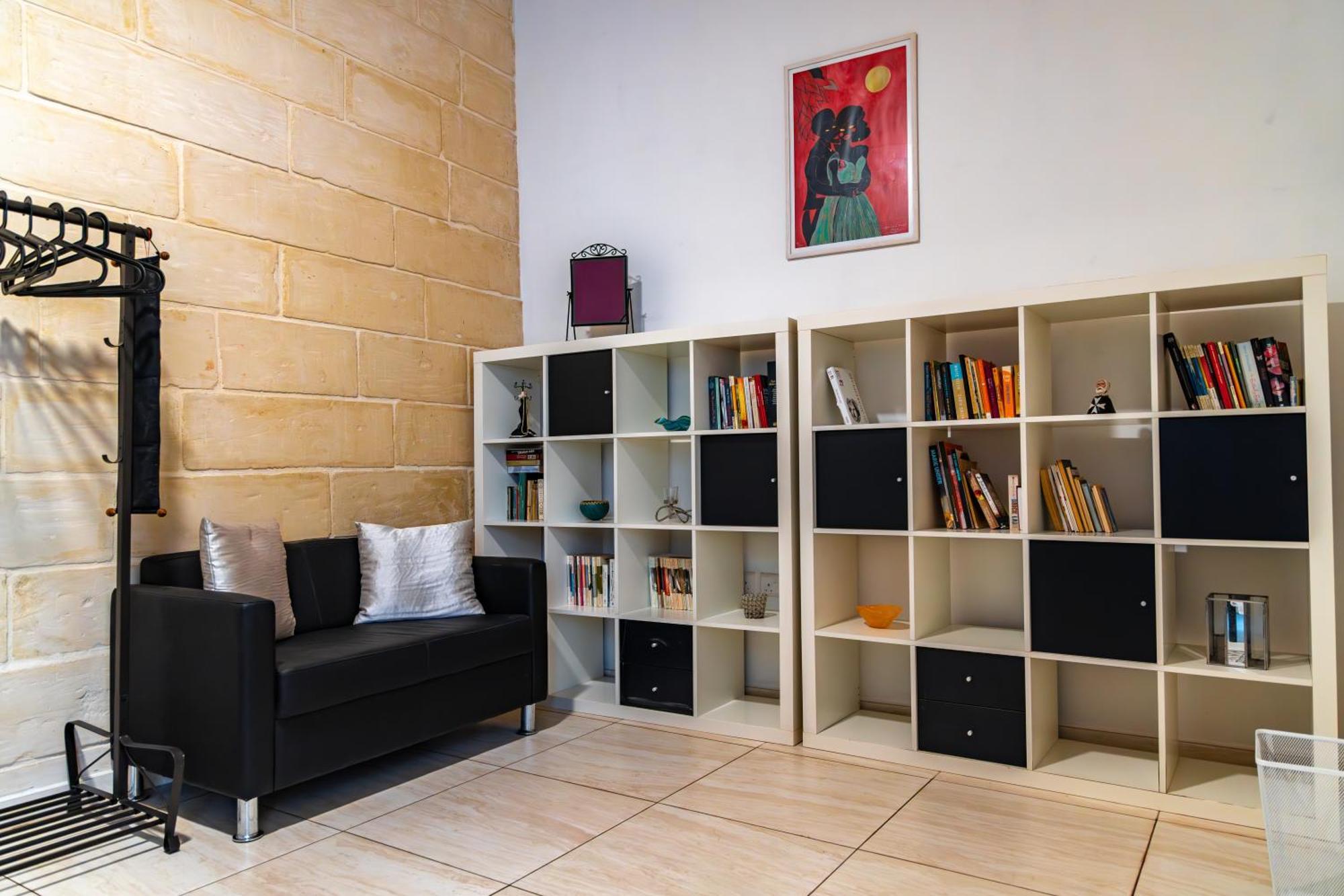 Traditional Maltese Styled 2Br Apartment With Large Maltese Balcony & Internal Yard - Located In The Heart Of Valletta - Maltese Capital City Esterno foto