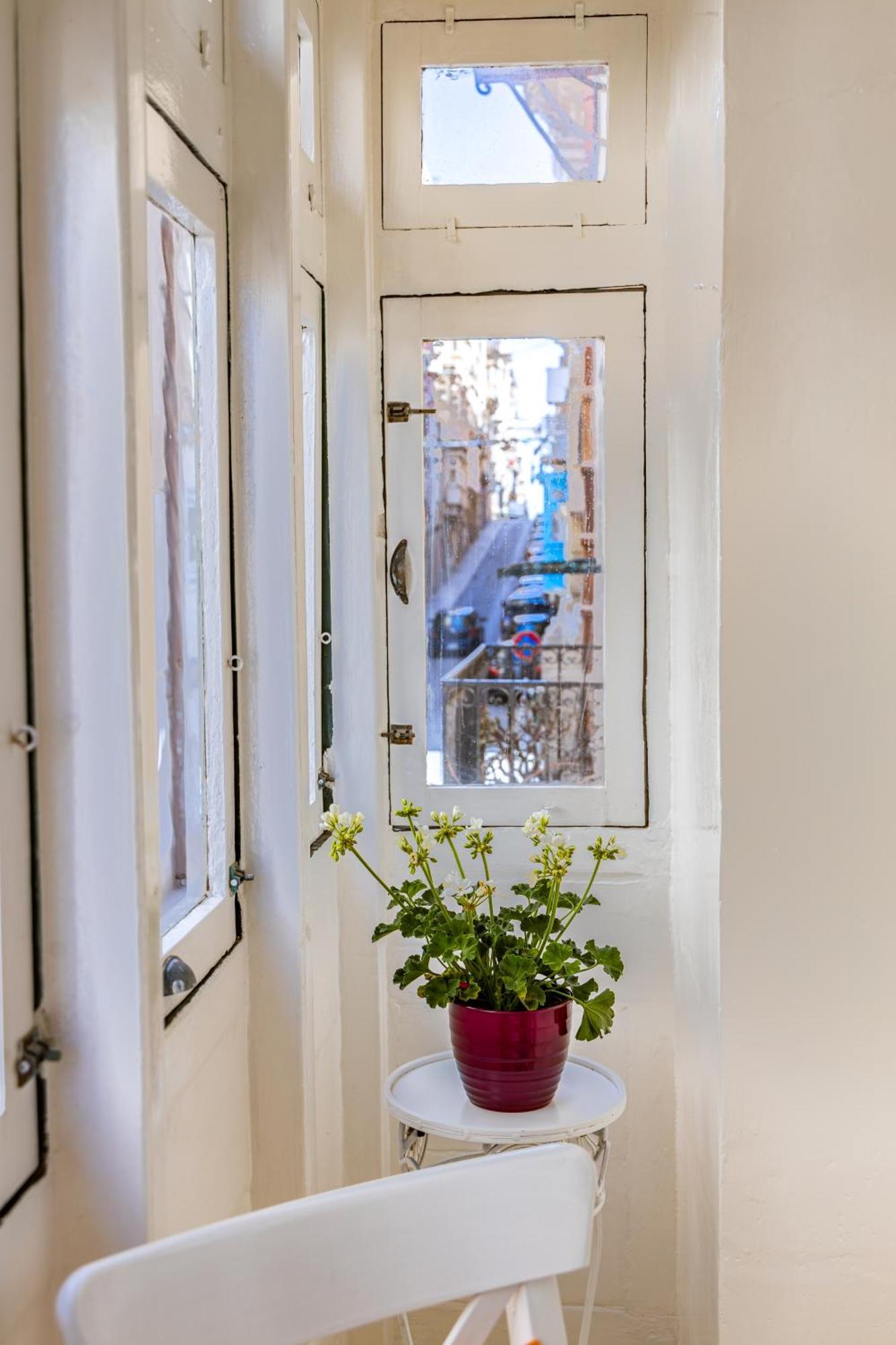 Traditional Maltese Styled 2Br Apartment With Large Maltese Balcony & Internal Yard - Located In The Heart Of Valletta - Maltese Capital City Esterno foto