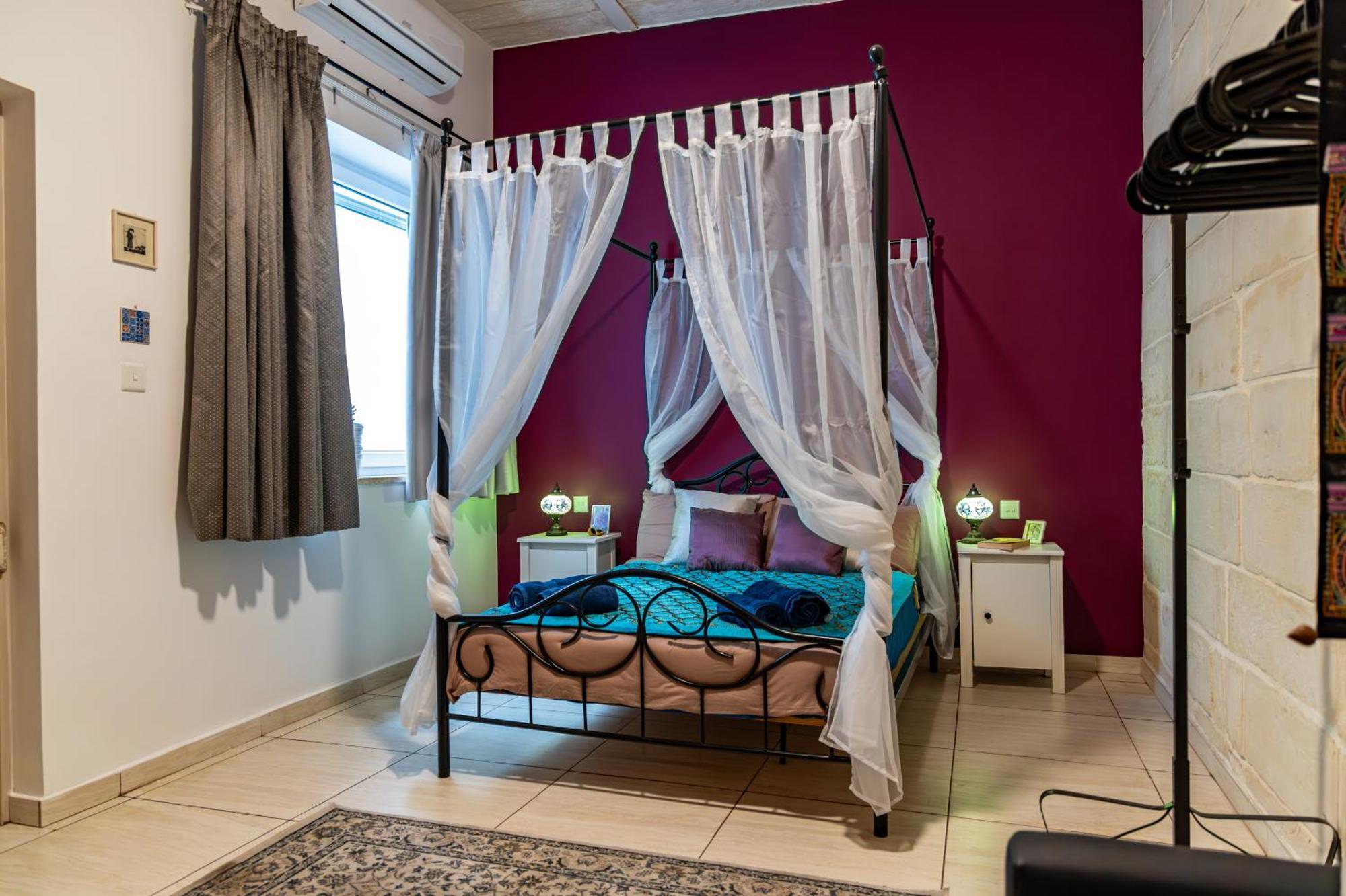 Traditional Maltese Styled 2Br Apartment With Large Maltese Balcony & Internal Yard - Located In The Heart Of Valletta - Maltese Capital City Esterno foto