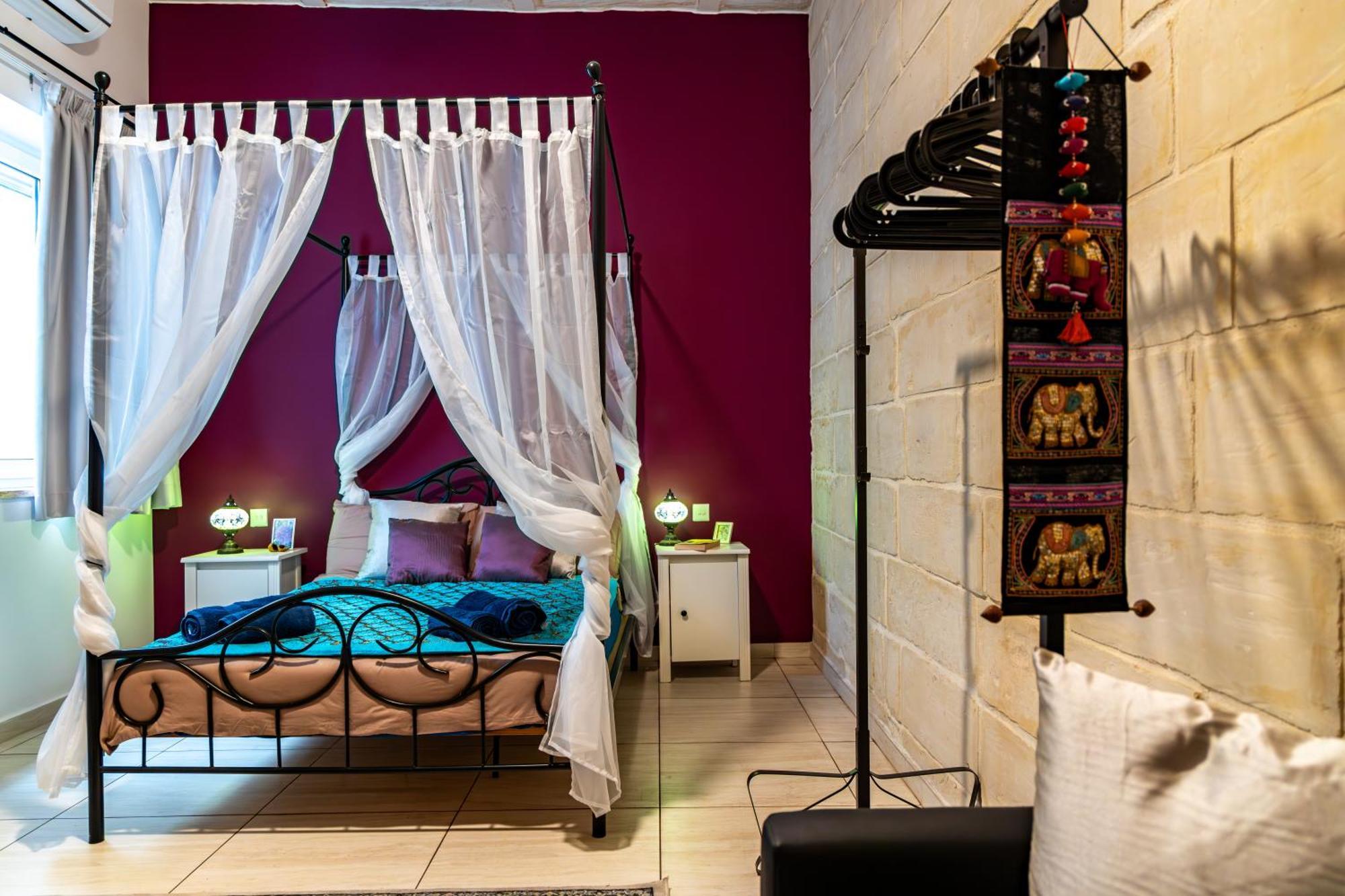 Traditional Maltese Styled 2Br Apartment With Large Maltese Balcony & Internal Yard - Located In The Heart Of Valletta - Maltese Capital City Esterno foto