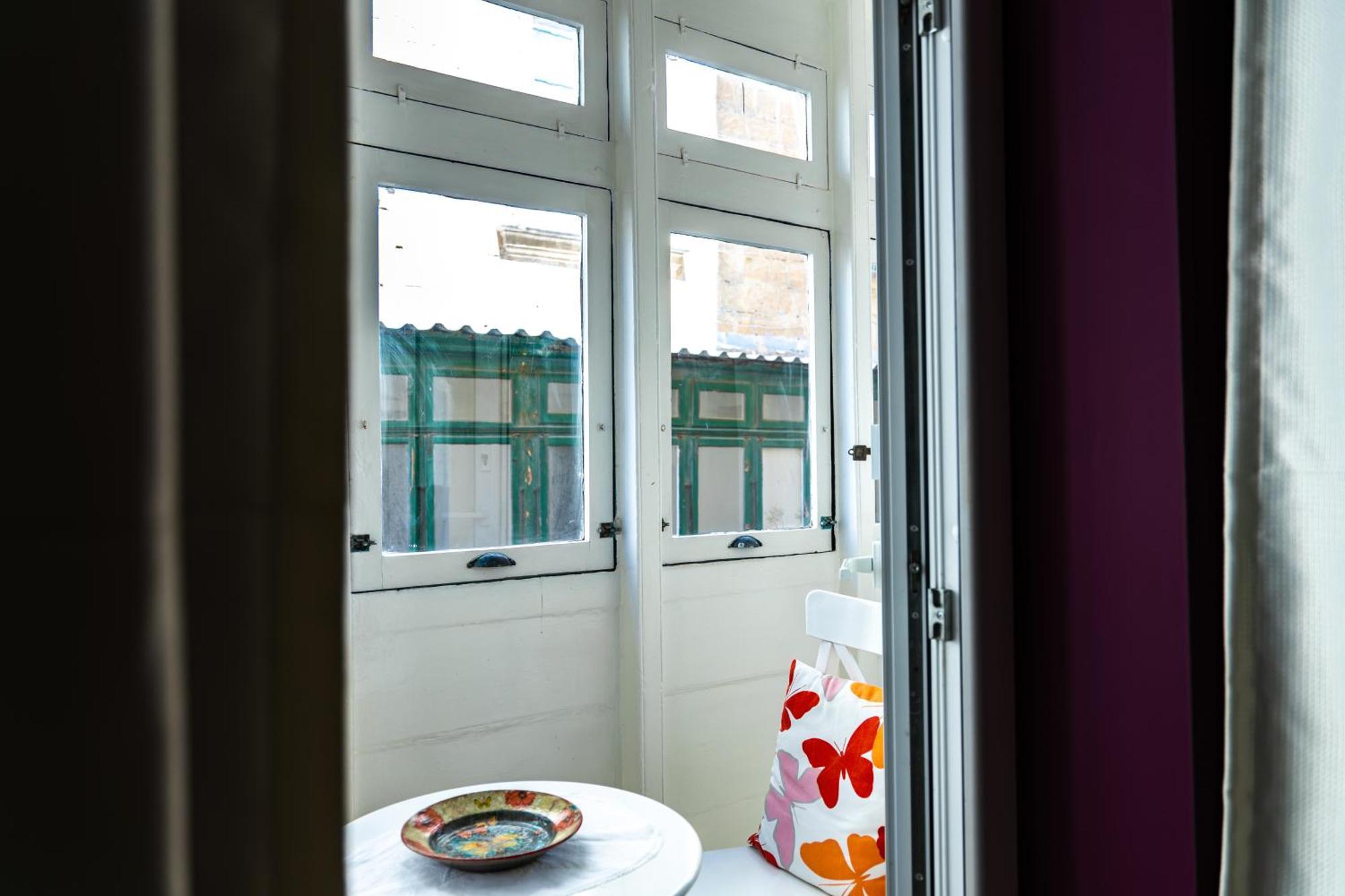 Traditional Maltese Styled 2Br Apartment With Large Maltese Balcony & Internal Yard - Located In The Heart Of Valletta - Maltese Capital City Esterno foto